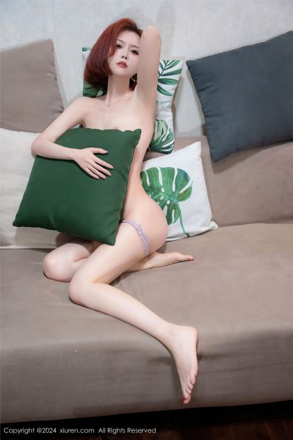 美女光屁股让男人玩海报