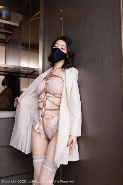 99国内精品沙滩比基尼美女泳装秀海报