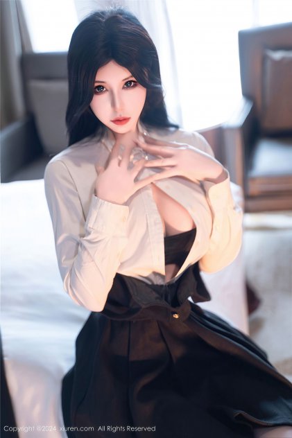 粉色内衣美女安晴丰满的胸部室内写真海报