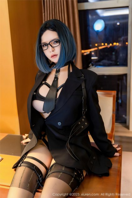 精品国产亚洲人在线观看海报