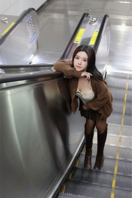 超清欧美美女丰满内衣模特写真海报